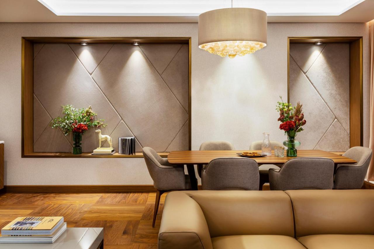 Grand Hotel Millennium โซเฟีย ภายนอก รูปภาพ A living room with a dining table