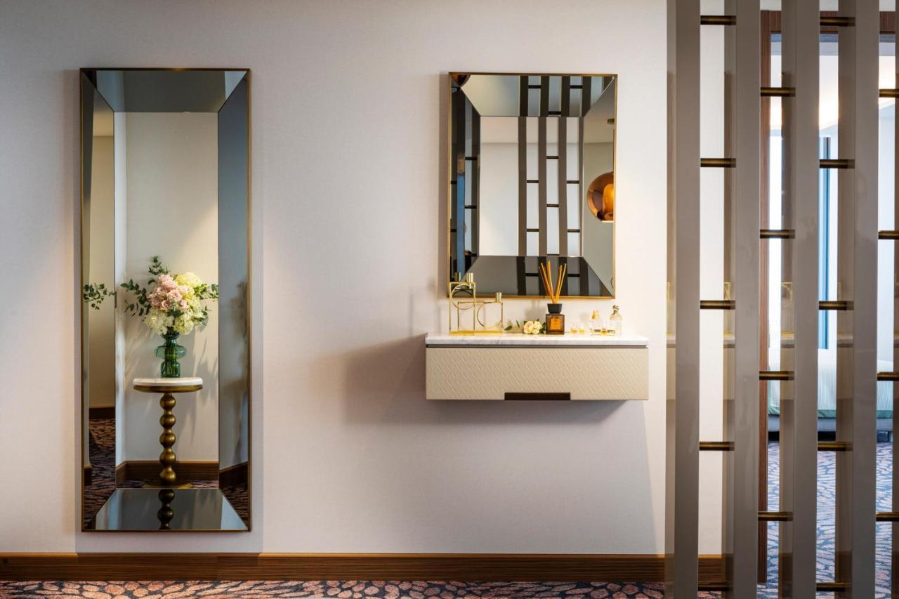 Grand Hotel Millennium โซเฟีย ภายนอก รูปภาพ A mirror in a home