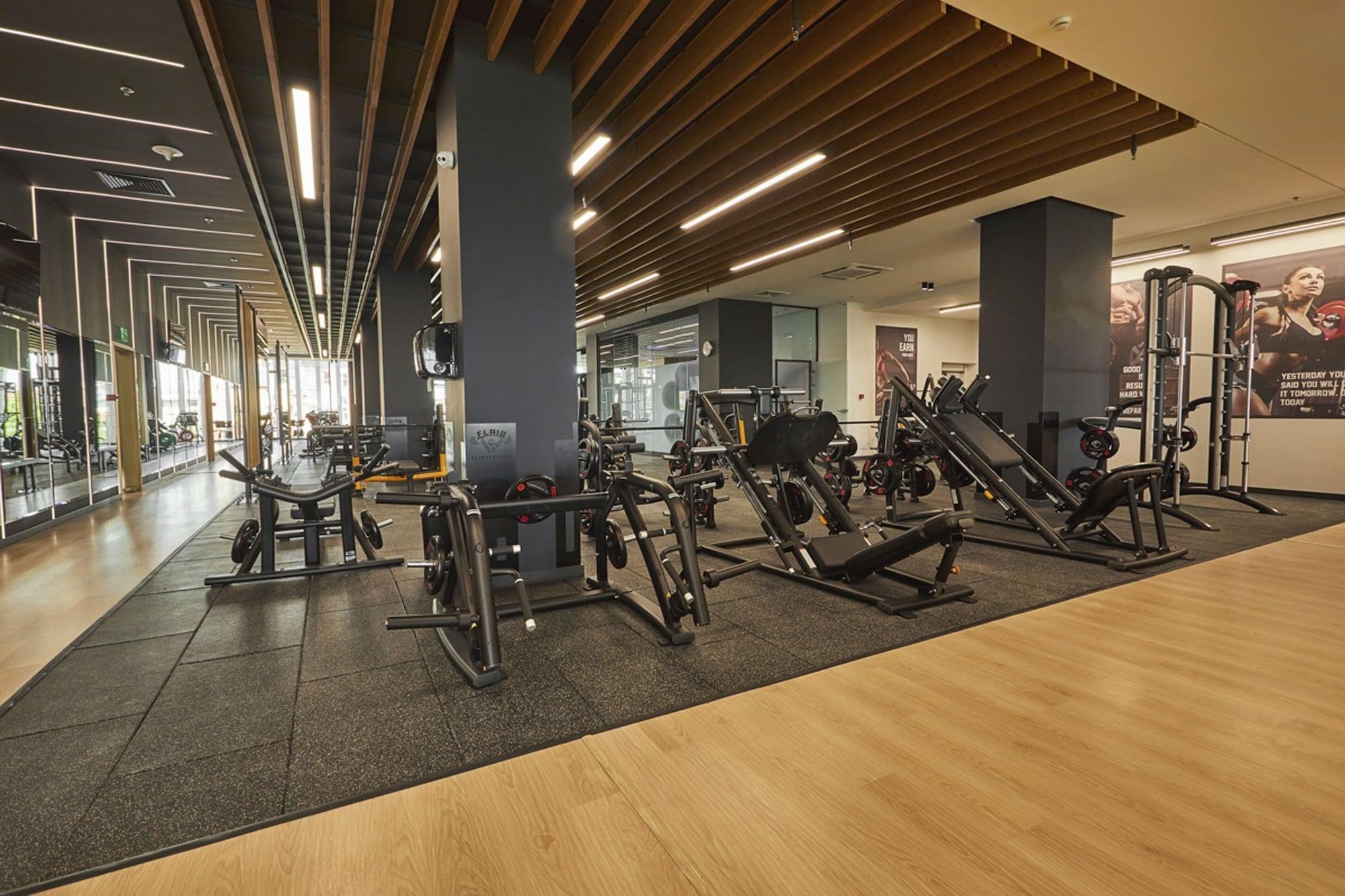 Grand Hotel Millennium โซเฟีย ภายนอก รูปภาพ The gym at the 1000m² Sports and Wellness Centre