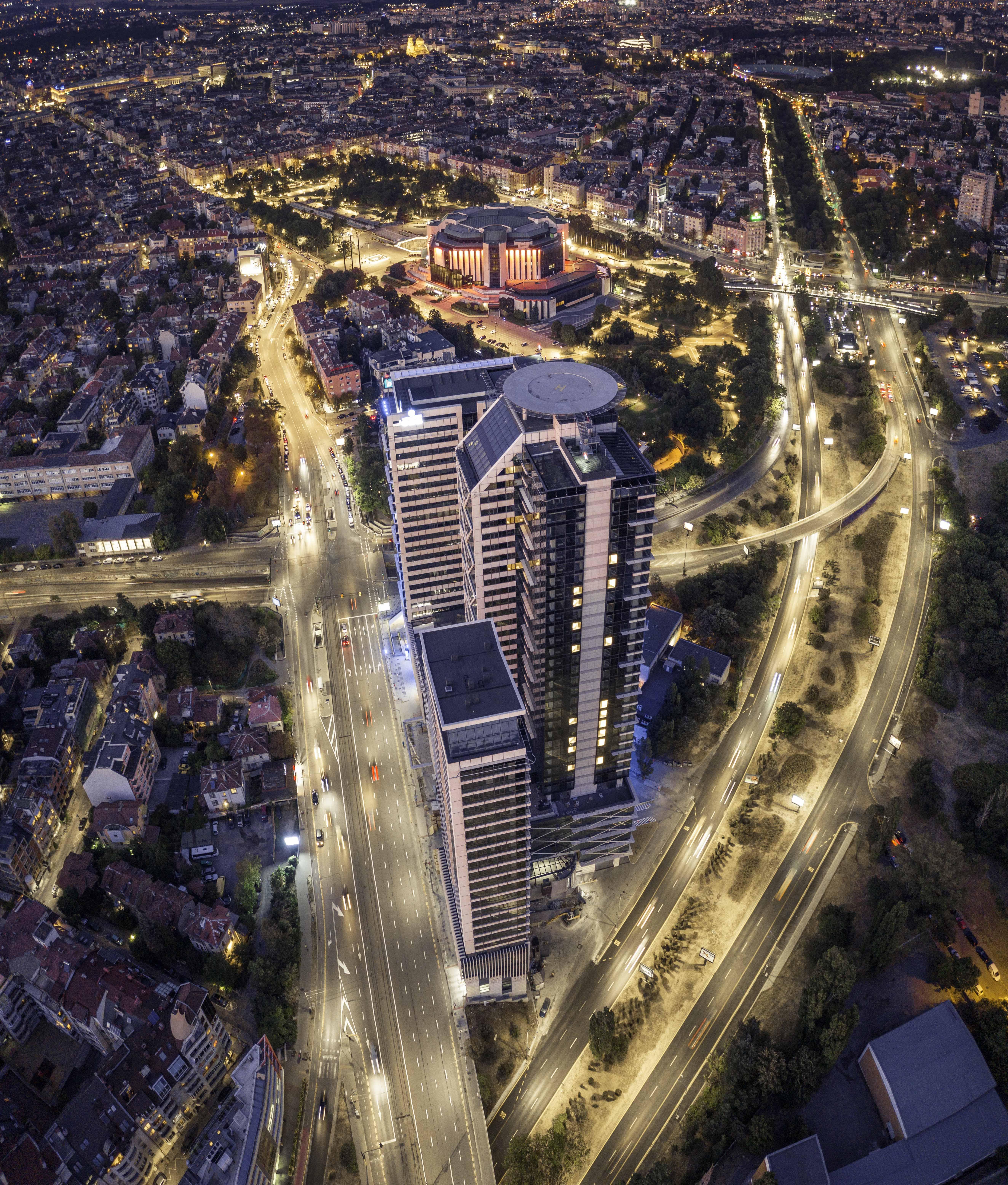 Grand Hotel Millennium โซเฟีย ภายนอก รูปภาพ Aerial view of the complex at night